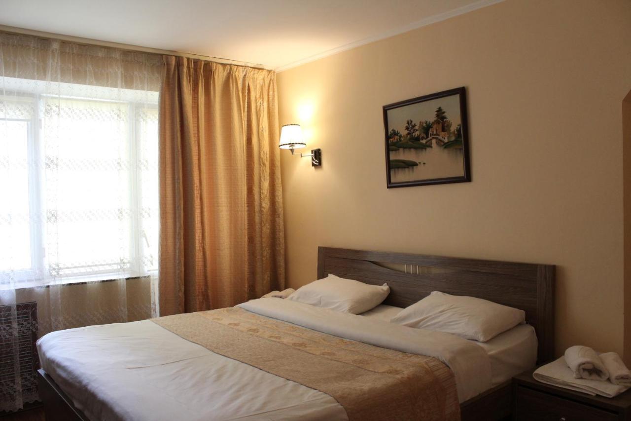 Tourist Hotel Shymkent Bagian luar foto
